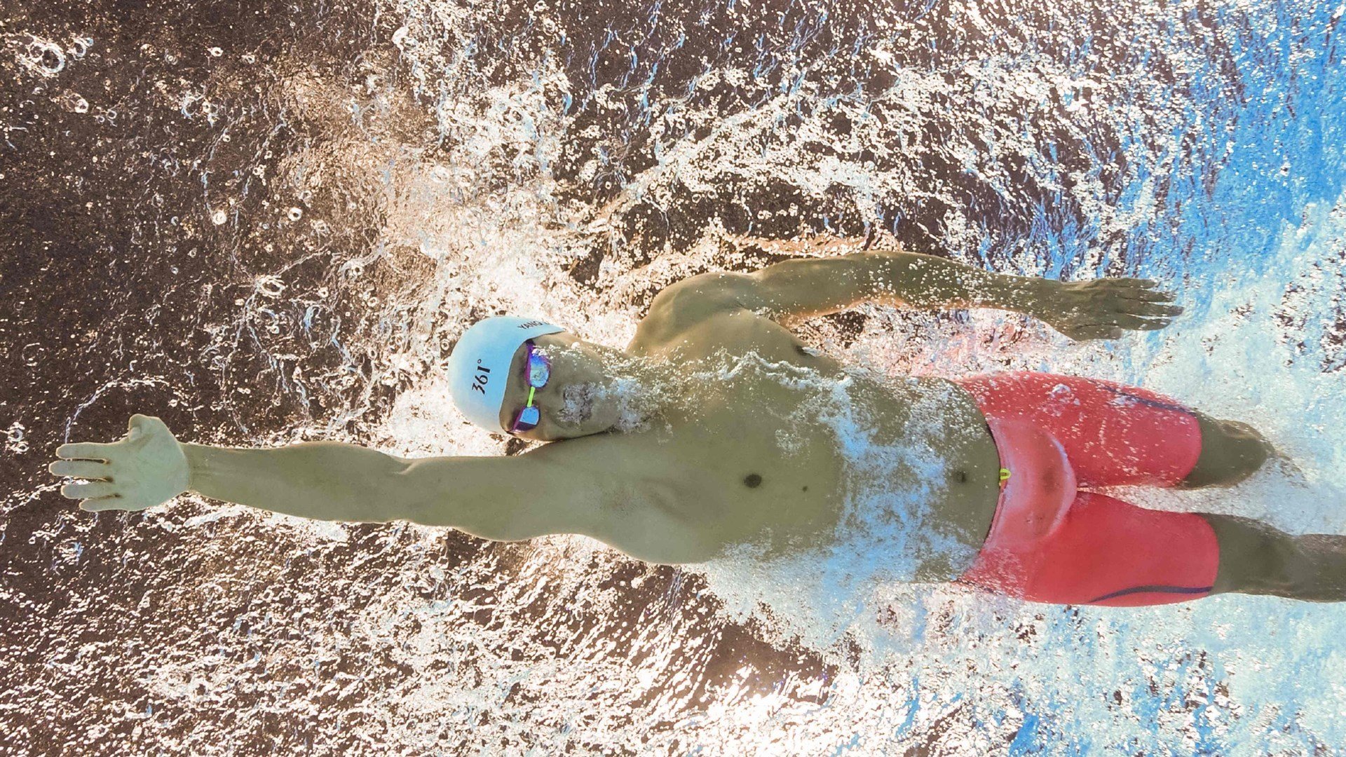 开云体育移动版-UFC 拳手比赛结束后和对手坐地聊天