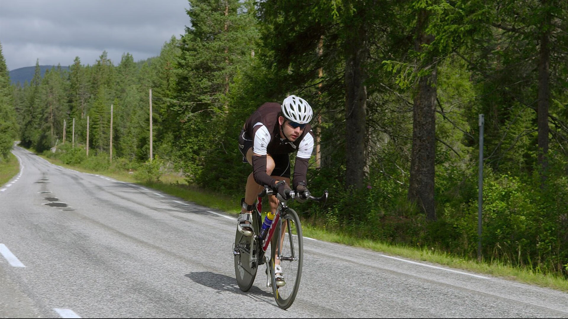 UFC 拳手比赛结束后和对手坐地聊天